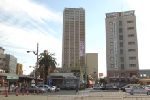 �i�q�F�{�w�O�ɃI�[�v�������u�����C���F�{�w�O�v�i�����j�B�E�̂X�K���Ắu�i�q��B�z�e���F�{�v